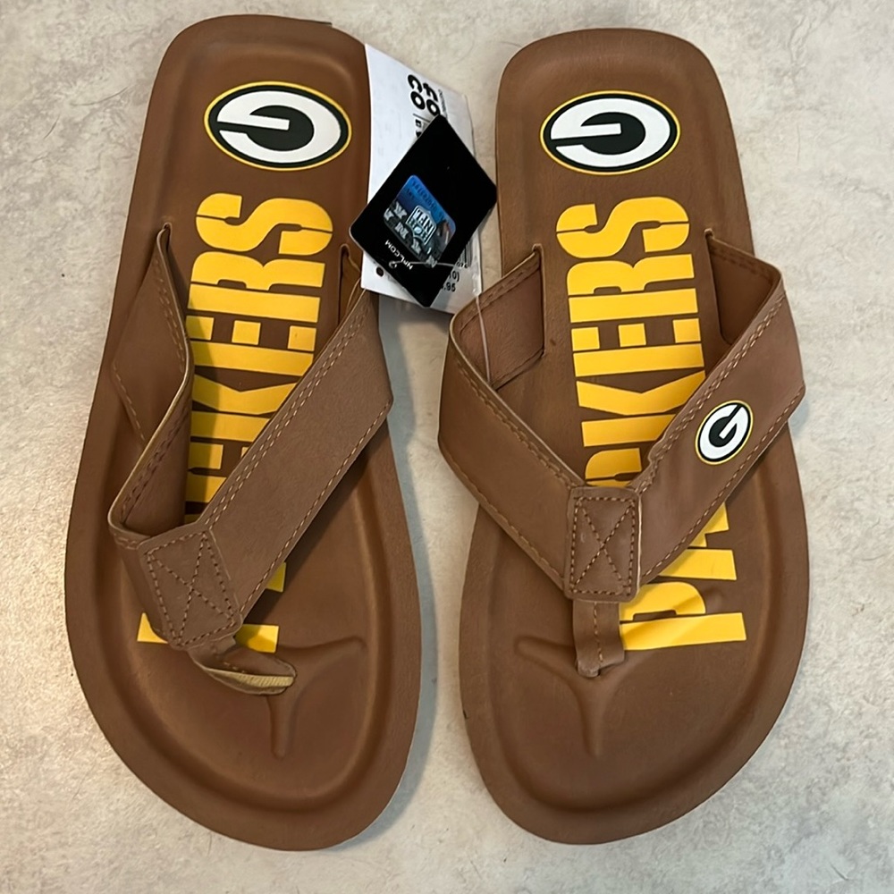 NWT men’s Green bay packers, flip-flop sandals